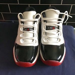 Jordans 11 retro low concord-bred
